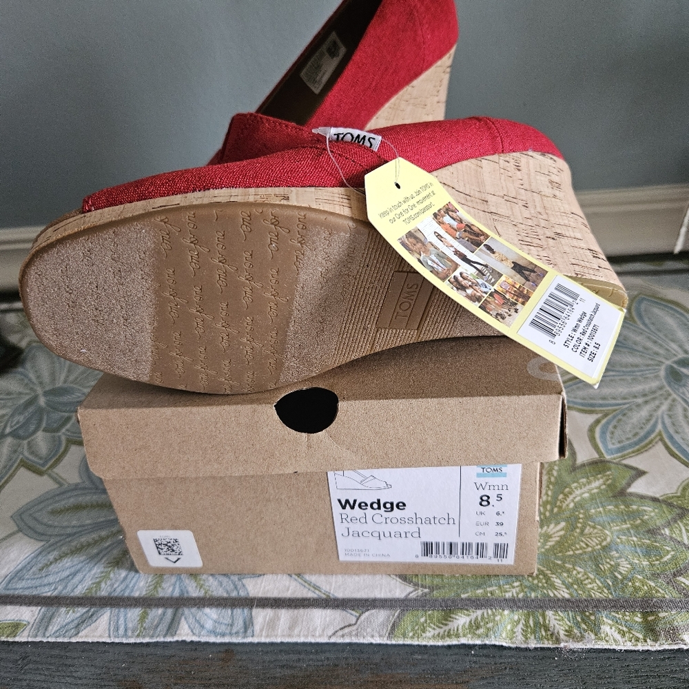 NEW in box! TOMS peep-toe cork wedge - Picture 4 of 4